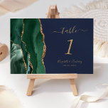 Smaragd Groen Goud Agaat Marine Blauw Bruiloft Kaart<br><div class="desc">De linkerkant van deze elegante moderne trouwtafel nummerkaart heeft een smaragdgroene waterverf agaatrand afgewerkt met faux gouden glitter. De aanpasbare tekst combineert goudkleurig handschrift,  cursief en koperplaat lettertypen op een marineblauwe achtergrond.</div>