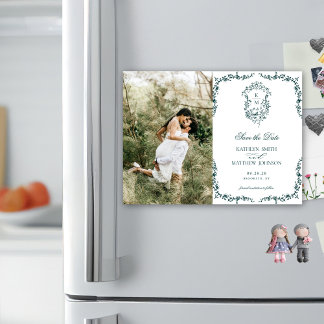 Smaragd Groen Monogram  Crest Sla de datum op Magnetische Uitnodiging