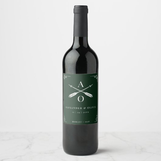 Smaragd Groen Monogram en Pijlen Bruiloft Wijn Etiket (Voorkant)