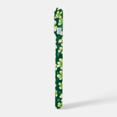 Smaragd Shamrock Tapestry: Donkergroen Delight iPhone 15 Case (Linkerkant)