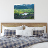 Smaragdbekken onder bergbewolking canvas afdruk (Insitu (Slaapkamer))