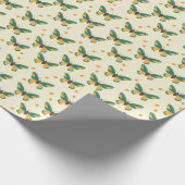 Smaragdgroen en zonnig geel vlinderpatroon cadeaupapier (Hoek)