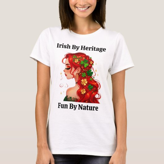 Smaragdgroene betovering: St. Patty's Day Redhead T-shirt (Voorkant)
