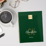 Smaragdgroene monogram Business logo 2025 Planner<br><div class="desc">Smaragdgroene achtergrond en witte en gouden tekst. Personaliseer en voeg uw logo,  monogram initialen,  naam en een jaar (of elk jaar). Je logo aan de voor- en achterkant. Ruimte voor uw website adres op de achterkant.</div>