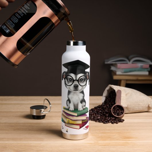 Smart Afstuderen Dog Sticker – Schattigee Pup met Waterfles (Koffie (Gedraaid) )