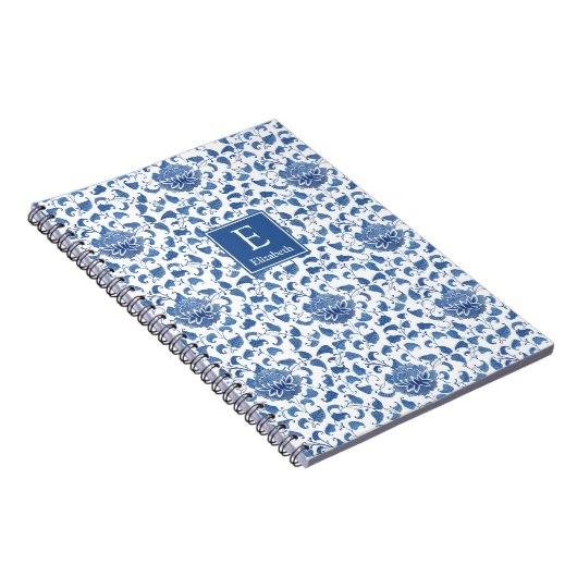 Smart Blue and White Monogrammed Chinoiserie Chic Notitieboek (Rechterzijde)