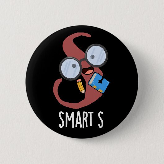 Smart S Grappig Alfabet Pun Donker BG Ronde Button 5,7 Cm (Voorkant)