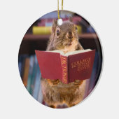 Smart Squirrel Een woordenboek lezen Keramisch Ornament (Links)