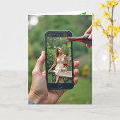 Smartphone Vrouw Met Gieten Wijn Kaart (Gele Bloem)