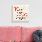 SMAUG™ - Nooit lachen bij een live draak Canvas Afdruk (Insitu (Woonkamer))