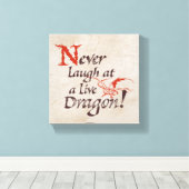 SMAUG™ - Nooit lachen bij een live draak Canvas Afdruk (Insitu (Houten vloer))