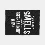 Smells Like Clean Laundry Lies Funny Sarcastic Quo Fleece Deken (Voorkant (Horizontaal))