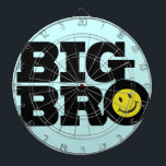 Smile Big Bro zwart lichtblauw geel dart board Dartbord<br><div class="desc">Grafische badge ontworpen door Sarah Trett. Perfect voor nieuwe grote broers als een geschenk wanneer nieuwe broers en zussen worden geboren. Ontworpen door Sarah Trett. Zou er geweldig uitzien in een kinder slaapkamer of speelkamer.</div>