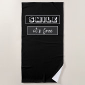 Smile It`s gratis Inspirerend Typografie Zwart Strandlaken (Voorkant)
