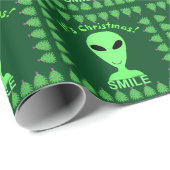 Smile It's Christmas Happy Alien LGM Geek Humor Cadeaupapier (Rol Hoek)
