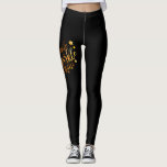 Smile Sparkle Shine Black Gold Dames Leggings<br><div class="desc">Iedereen heeft een beetje sprankeling nodig in zijn dag. Dit paar leggings is perfect met "Smile Sparkle Shine" op een zwarte achtergrond. Ontworpen voor u door Evco Studio.</div>