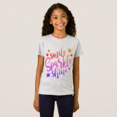 Smile Sparkle Shine Colorful Motivatie Gezegde T-shirt (Voorkant volledig)