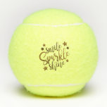 Smile Sparping Shine Black Gold Custom Tennisballen<br><div class="desc">Stijlvolle ontwerpertypografie met "Smile Sparkle Shine" in goud en versierd met sterren.</div>