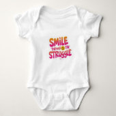 Smile Through the Struggle T-Shirt - Inspirerend (Voorkant)