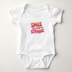Smile Through the Struggle T-Shirt - Inspirerend