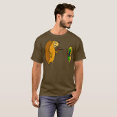 Smilenowates Funny Hedegel Throwing Darts T-shirt (Voorkant volledig)