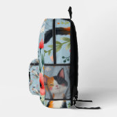 Smiling Calico Cat in Blooming Garden Bedrukte Rugzak (Rechts)