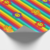 Smiling Emoji Daisies on Rainbow Stripes Cadeaupapier (Hoek)