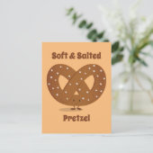 Smiling Salted Pretzel Cartoon Character Food Briefkaart (Staand voorkant)
