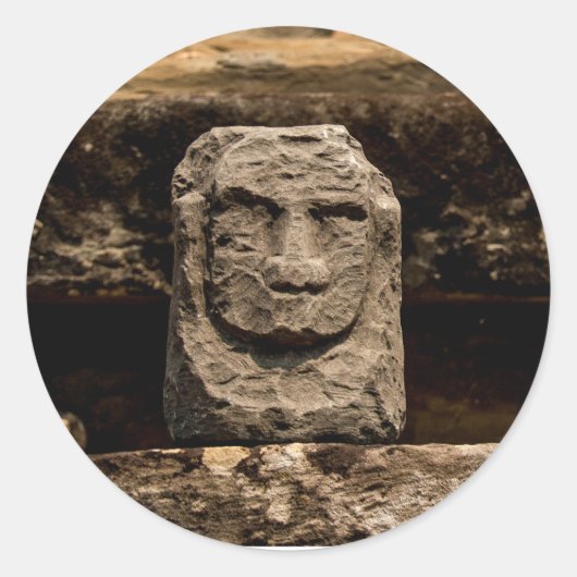 Smiling Stone Totem Circle Sticker (Voorkant)