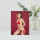 Smiling Woman In Red Bikini Briefkaart (Staand voorkant)