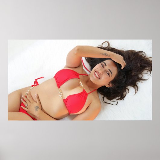 Smiling Woman In Red Bikini Poster (Voorkant)