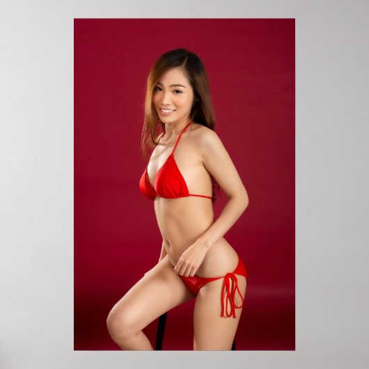 Smiling Woman In Red Bikini Poster (Voorkant)