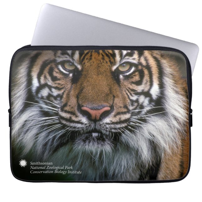 Smithsonian | Sumatran Tiger Soyono Laptop Sleeve (Voorkant)