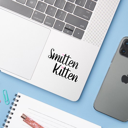 Smitten Kitten Cute Valentine Sticker (Laptop met iPhone)
