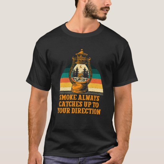 Smoke Always Catches Up Camping Joke Camper Pun Fr T-shirt (Voorkant)