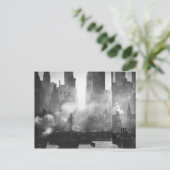  Smokey Gritty NYC Black en White Skyline Briefkaart (Staand voorkant)