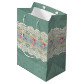 Smokey Pine Green Damask Rozen Lace Medium Cadeauzakje (Voorkant Gekanteld)