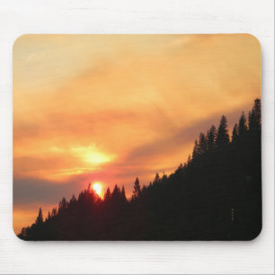 Smokey Sunset over de bergen... Muismat