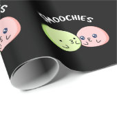 Smoochies Grappig zoenen Mochi Pun Donker BG Cadeaupapier (Rol Hoek)