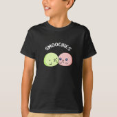 Smoochies Grappig zoenen Mochi Pun Donker BG T-shirt (Voorkant)