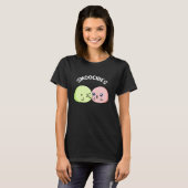 Smoochies Grappig zoenen Mochi Pun Donker BG T-shirt (Voorkant volledig)
