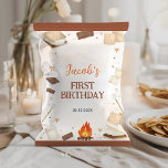 S'more Campfire Camping Verjaardag Chip Bag Wrappe Flyer<br><div class="desc">Voeg een vleugje plezier toe aan de verjaardagsfeestsnacks van uw baby met onze S'more Campfire Camping Birthday Chip Bag Wrappers! Ontworpen met speels kampvuur en s'mores-thema graphics, deze wrappers zijn perfect voor het aankleden van individuele chipzakken en het toevoegen van een rustieke charme aan uw feest traktaties. Personaliseer ze met...</div>