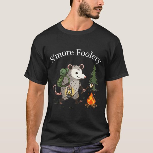 S'more dwaasheid opossum marshmallow grappig kampv t-shirt (Voorkant)