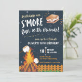 S'more kampvuur leuk vrienden kamperen kaart (Staand voorkant)