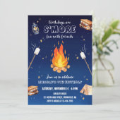 S'more Kampvuur Verjaardagsfeest Uitnodiging (Staand voorkant)