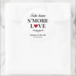 S'more Love Wedding Classic Round Sticker<br><div class="desc">Meer liefde. Voeg een leuke kleur en unieke stijl toe aan je bruiloft of vrijgezellenfeest. Een vrijgezellenfeest-gunsttas is een geweldige aanvulling op partijplanning. Deze unieke tassen zullen gemakkelijk als geschenk worden gebruikt en kunnen als een mooie decoratie dienen op je trouwreceptie of vrijgezellenfeest. Het perfecte hoopje voor je gasten!</div>
