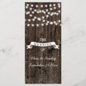 Snaar van lichten op oud houten huwelijksprogramma programmakaart (Voorkant)