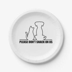 Snack alsjeblieft niet op ons, ze eten de katten o papieren bordje