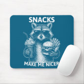 Snacks Make Me Nicer Funny Raccoon Sarcastic Anima Muismat (Met muis)