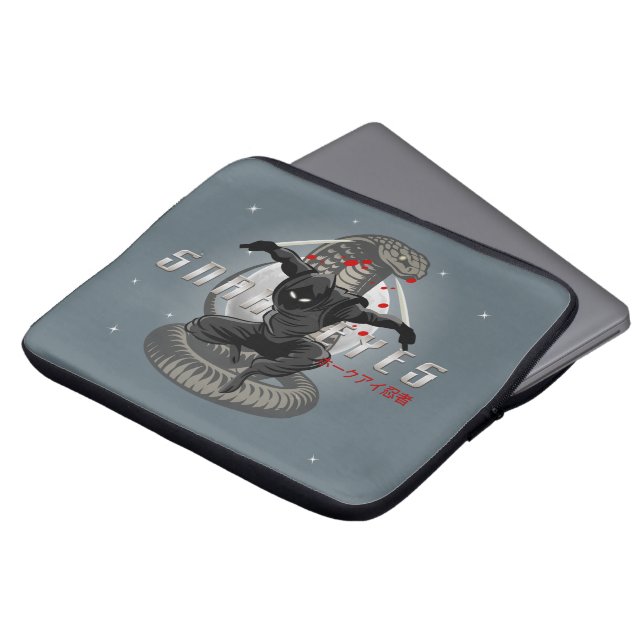 Snake Eyes Ninja | 13 inch / 33.02 cm Laptop Sleeve (Voorkant top)